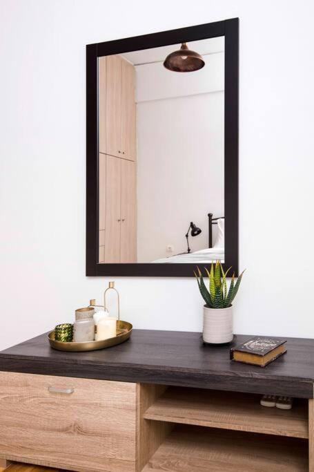 Lovely,Central, Spacious 2-Bedrooms Apartment Piraeus Exterior photo