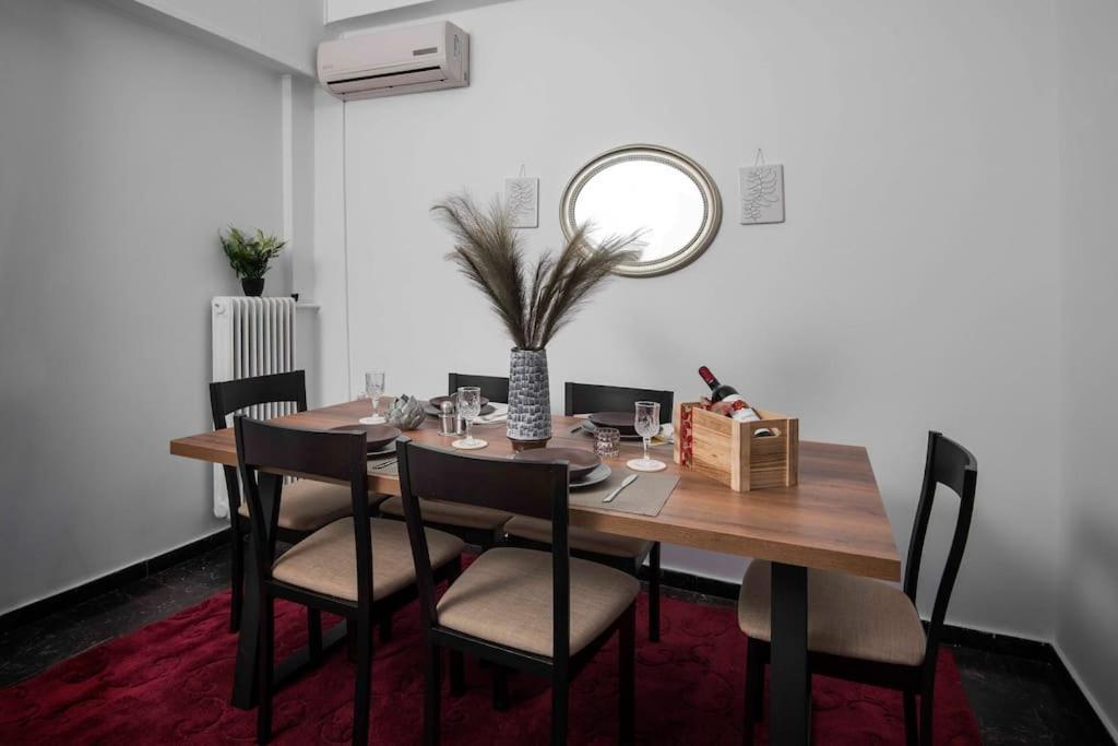 Lovely,Central, Spacious 2-Bedrooms Apartment Piraeus Exterior photo