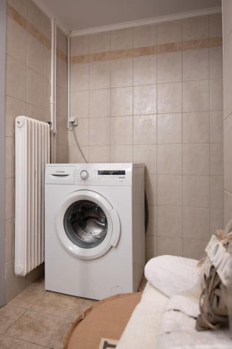 Lovely,Central, Spacious 2-Bedrooms Apartment Piraeus Exterior photo